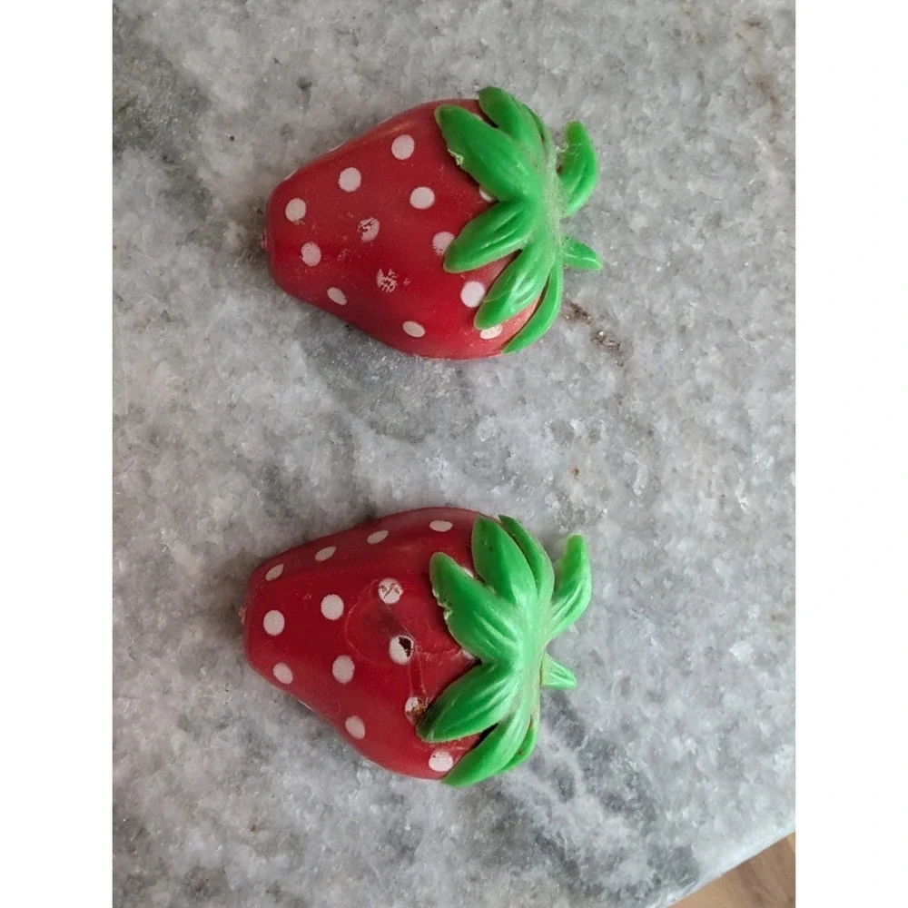 Vtg Set‎ Of 2 Plastic Strawberry Refrigerator Magnets